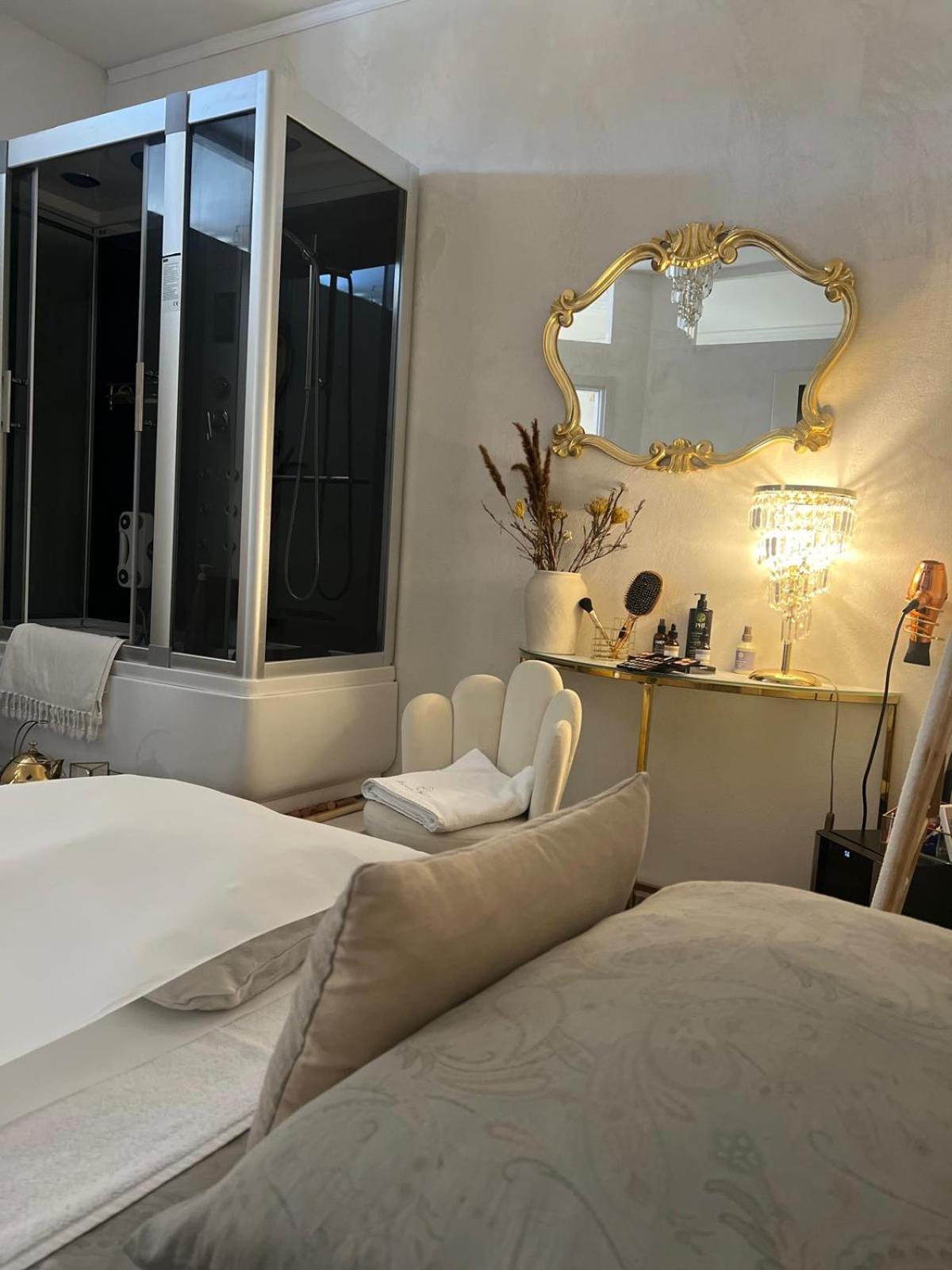 Femme Noir Luxury Spa Experience San Nicola La Strada Extérieur photo