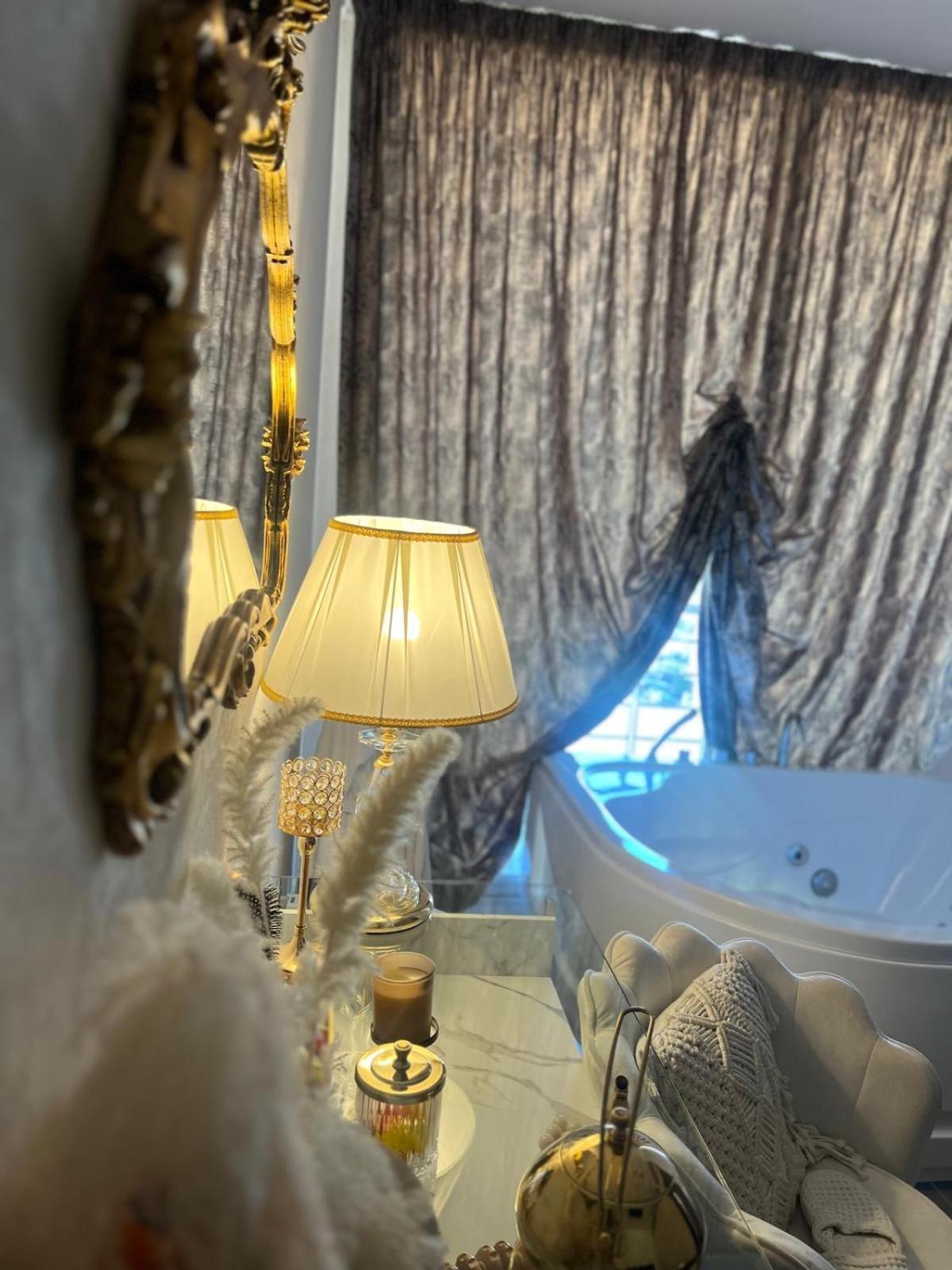 Femme Noir Luxury Spa Experience San Nicola La Strada Extérieur photo